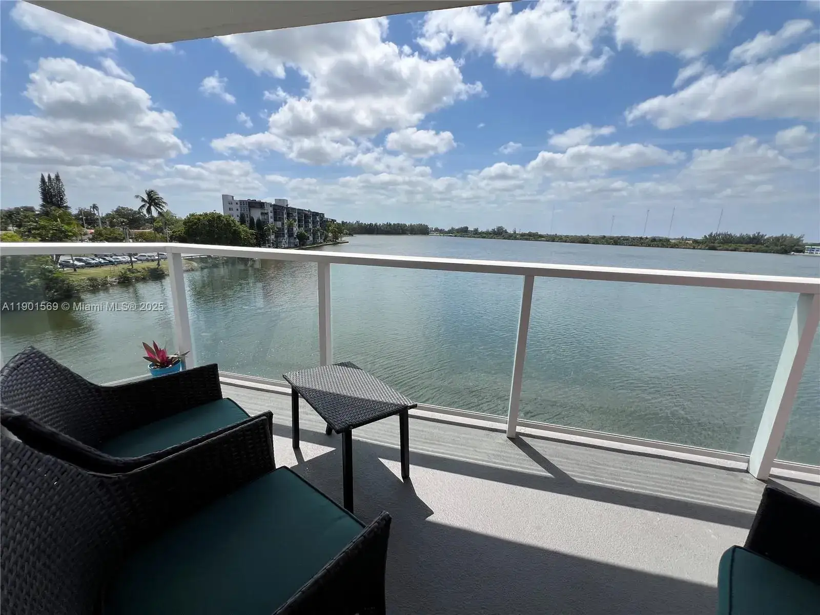 2 bedroom 2 bath Residential for sale at 1301 NE Miami Gardens Dr # 405W, Miami FL 33179