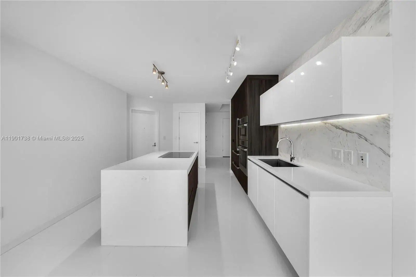 1 bedroom 2 bath Residential for sale at 851 NE 1st AVE # 2106, Miami FL 33132