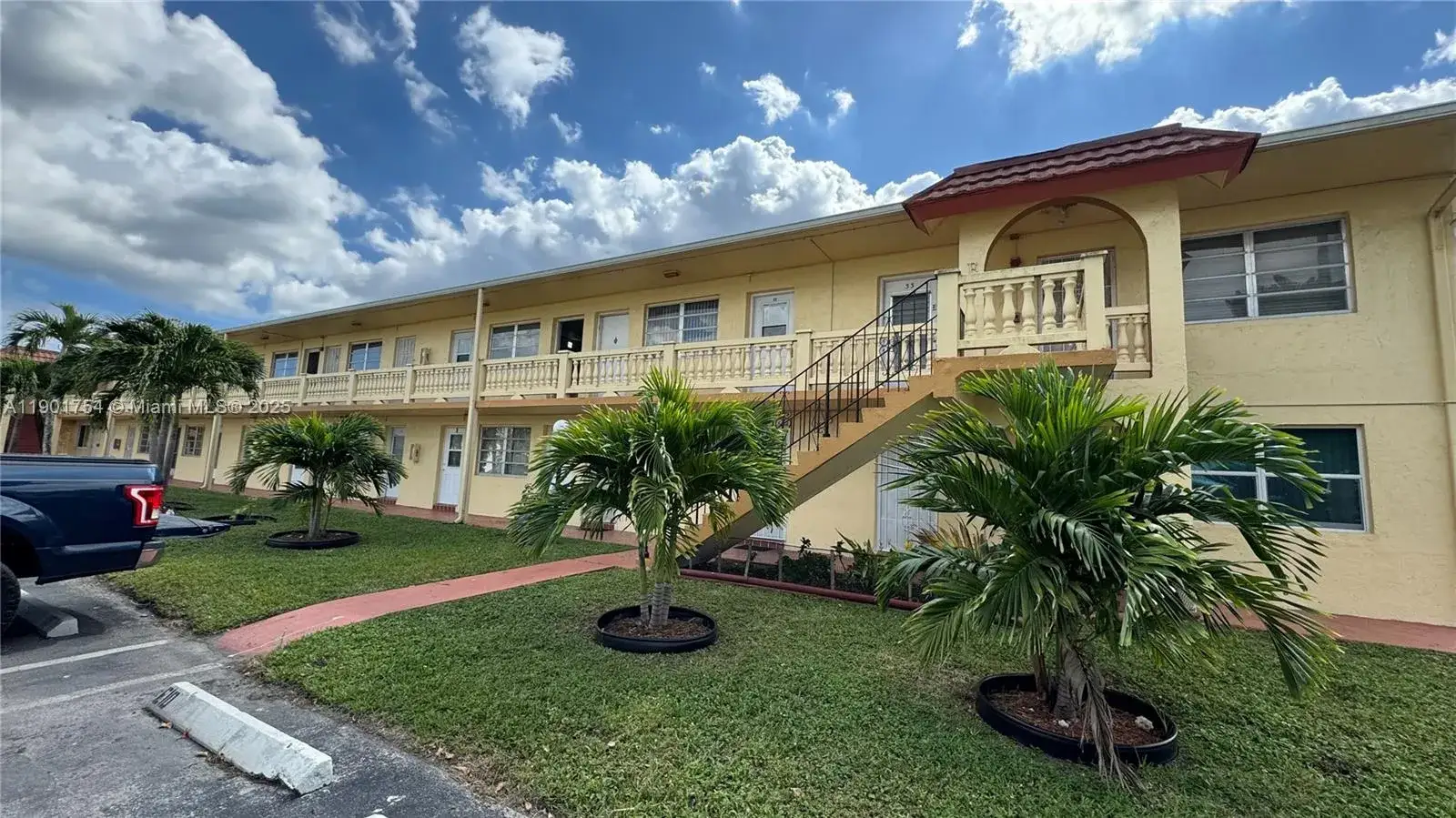 1 bedroom 1 bath Residential for sale at 160 NE 203rd Ter # E20, Miami Gardens FL 33179