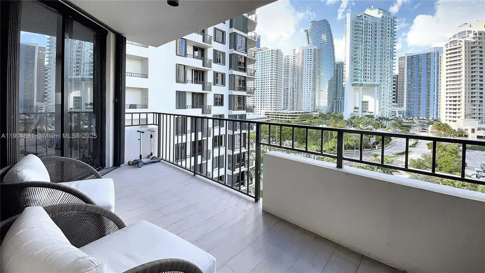 2 bedroom 2 bath Residential Lease for rent at 520 Brickell Key Dr # A1010, Miami FL 33131