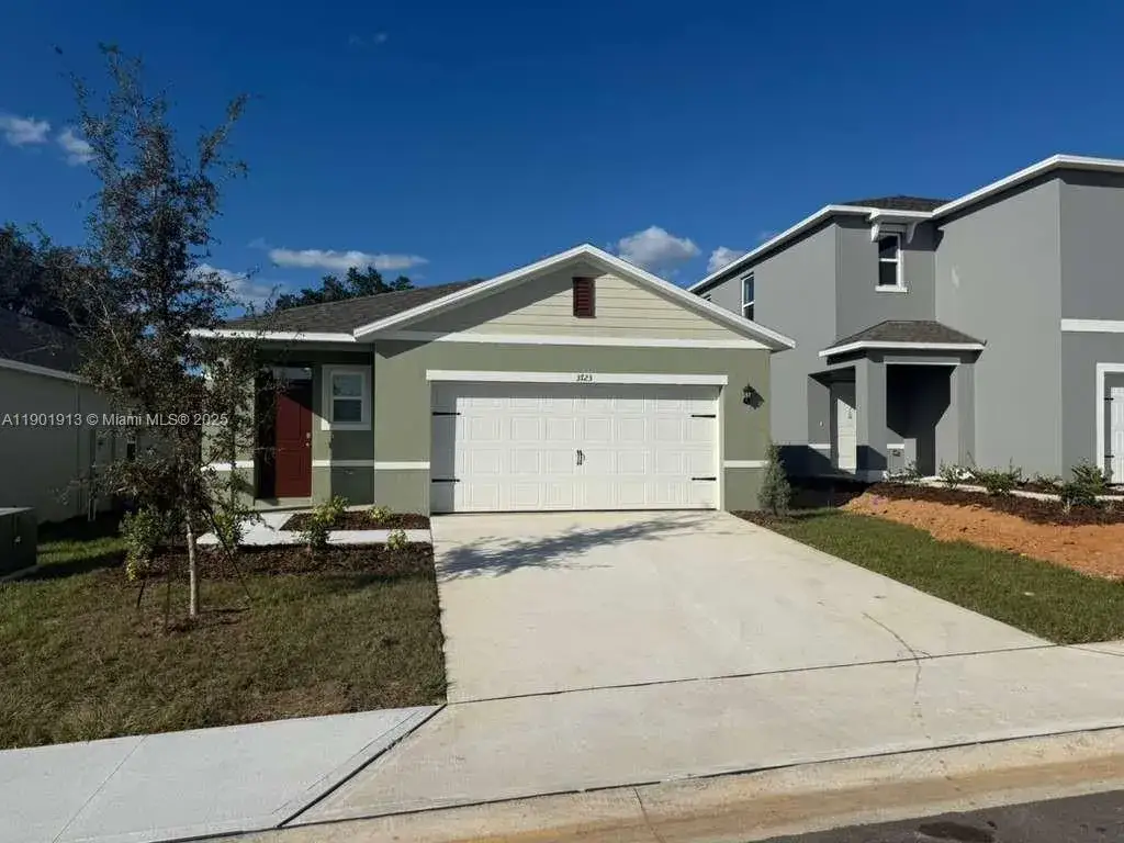4 bedroom 2 bath Residential Lease for rent at 3723 Point Sur Court, Davenport FL 33837