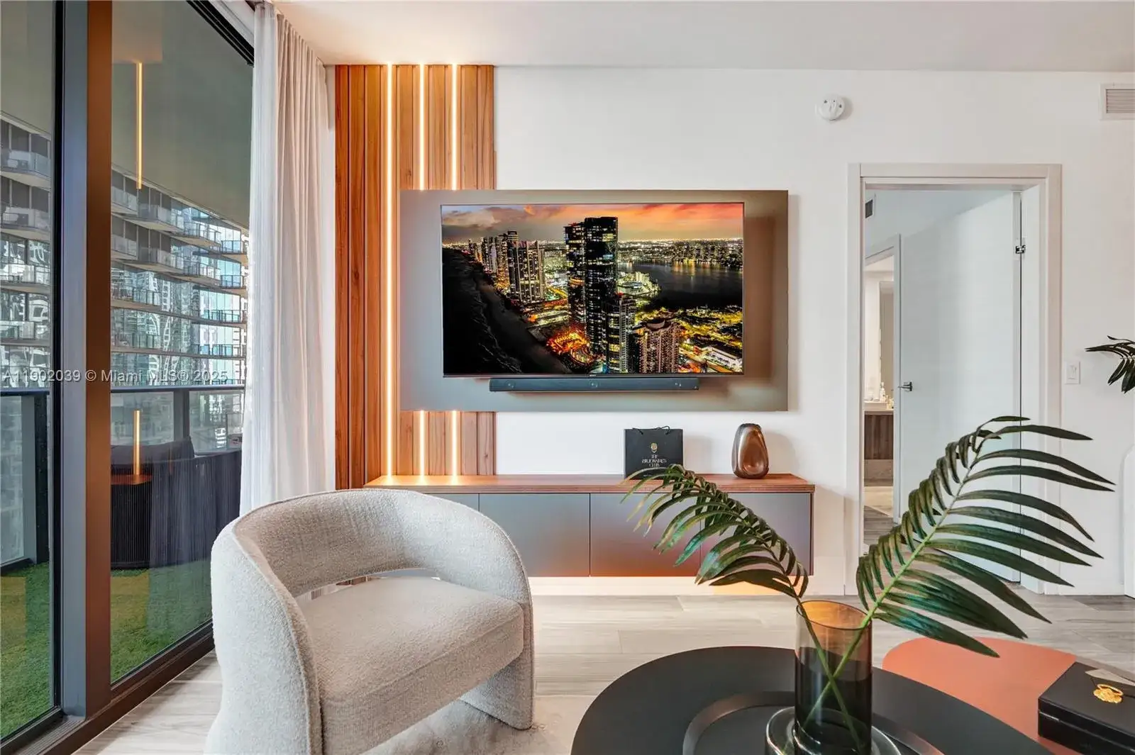 1 bedroom 2 bath Residential for sale at 801 S Miami Ave # 2107, Miami FL 33130