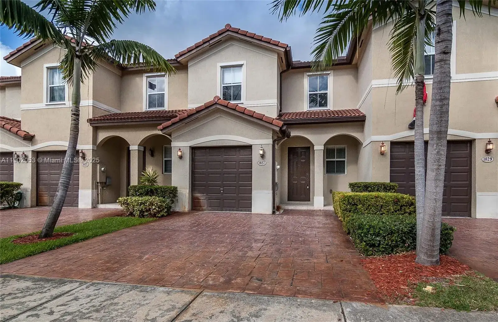 3 bedroom 2 bath Residential Lease for rent at 1027 NE 207th St # 1027, Miami FL 33179