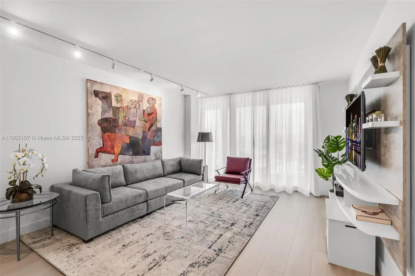 1 bedroom 2 bath Residential for sale at 1500 Ocean Dr # 1109, Miami Beach FL 33139