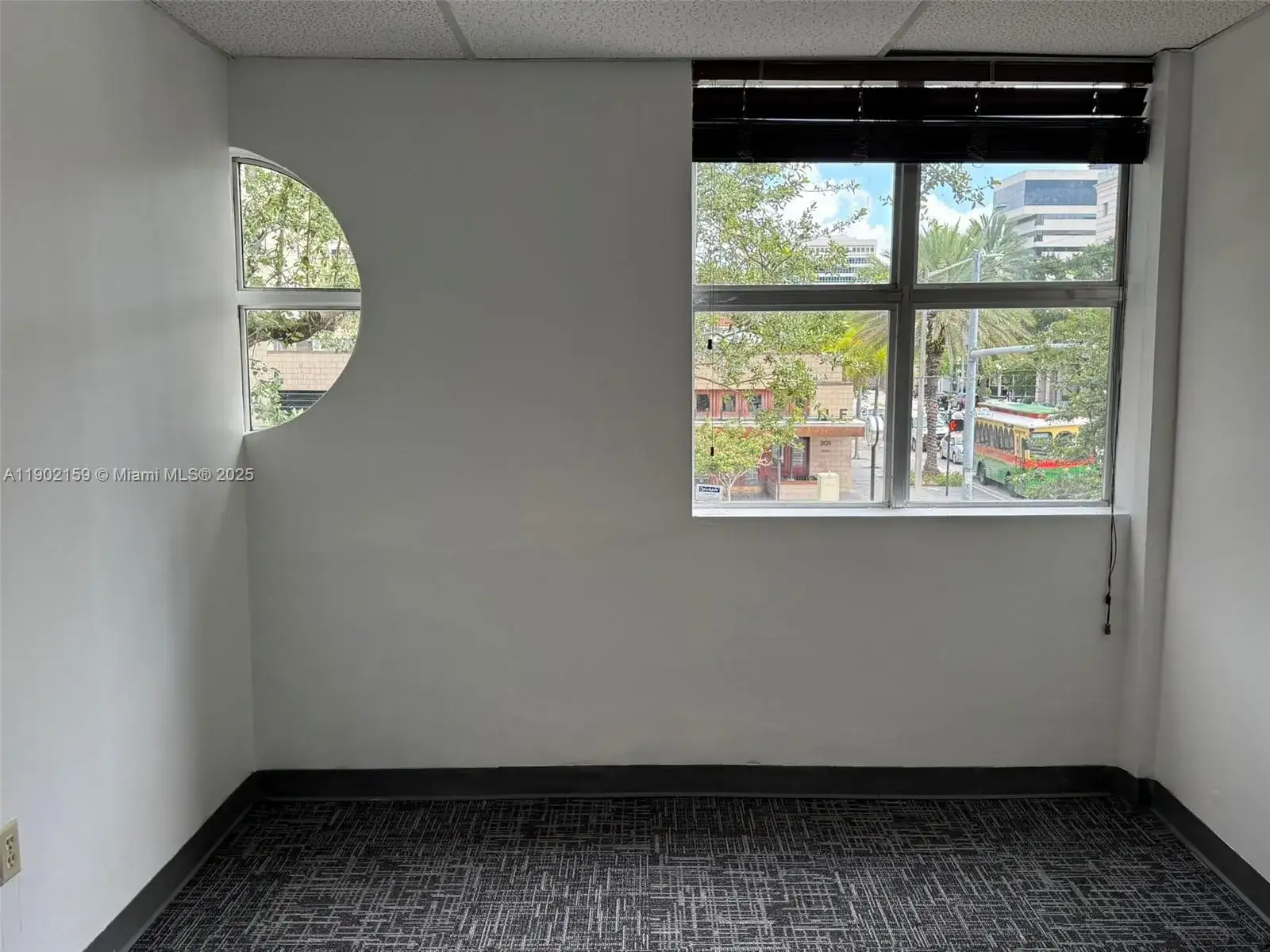 Commercial Sale for sale at 220 Miracle Mile, Coral Gables FL 33134