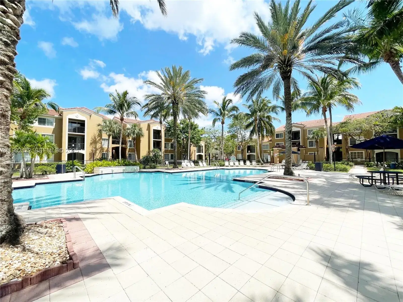 1 bedroom 1 bath Residential for sale at 8010 N Nob Hill Rd # 102, Tamarac FL 33321