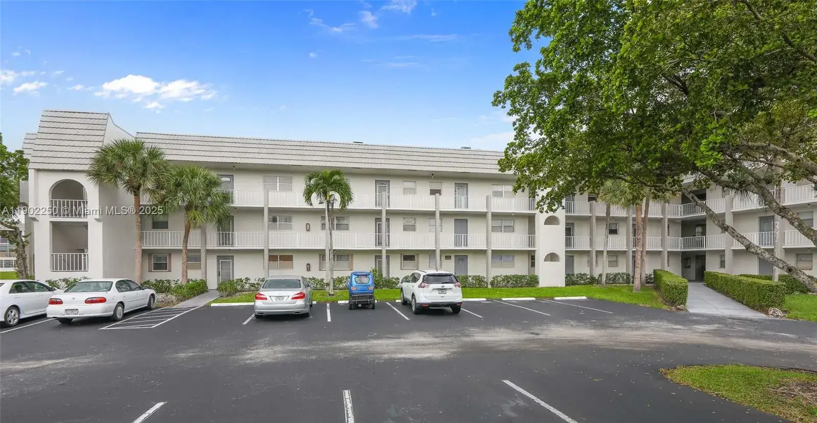 2 bedroom 2 bath Residential for sale at 8510 Sunrise Lakes Blvd # 202, Sunrise FL 33322