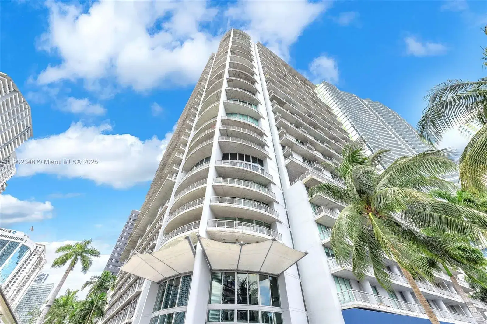 1 bedroom 1 bath Residential for sale at 690 SW 1st Court # 1008, Miami FL 33130