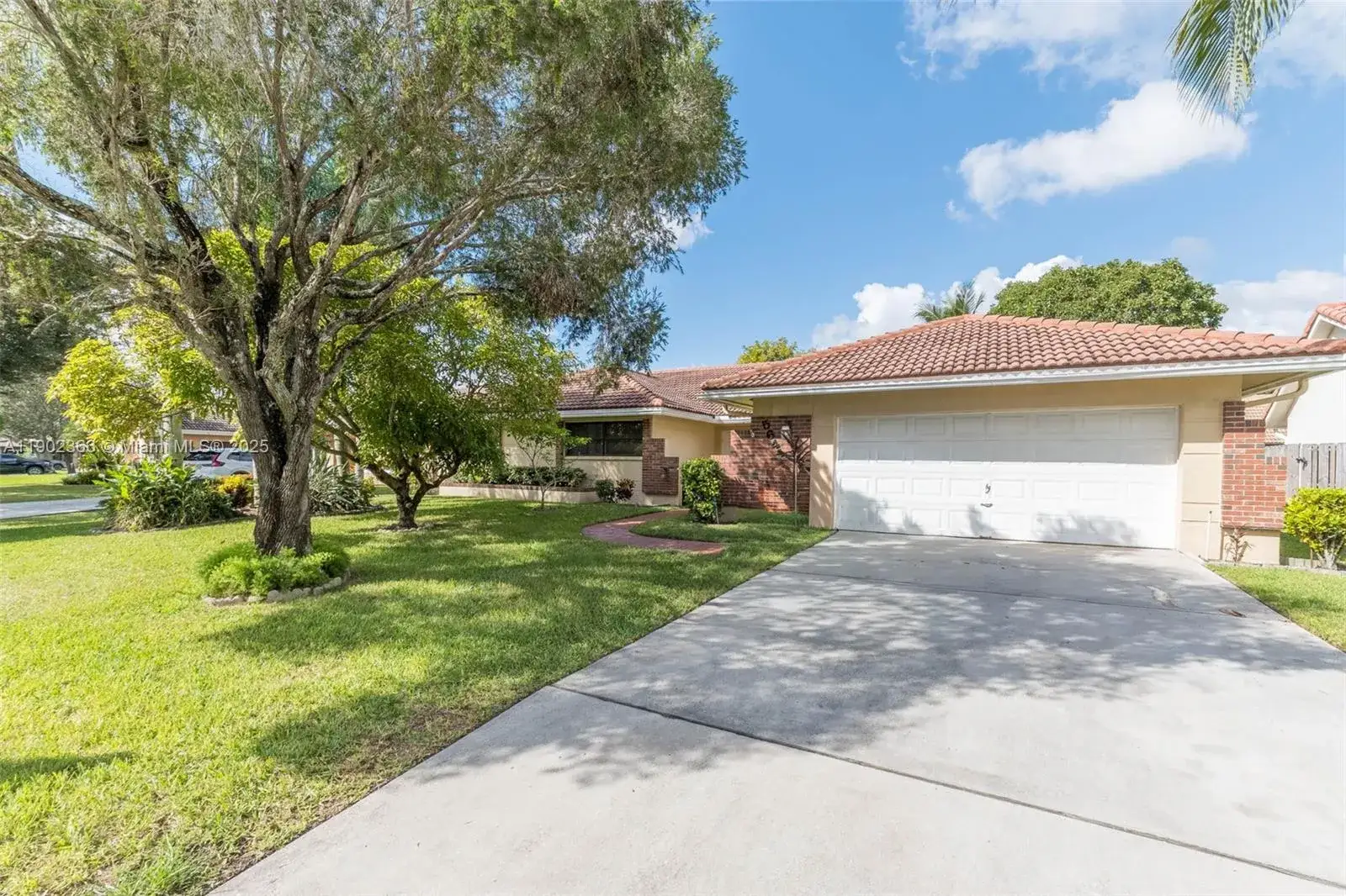 4 bedroom 2 bath Residential for sale at 5641 Thistledown Ter, Davie FL 33331