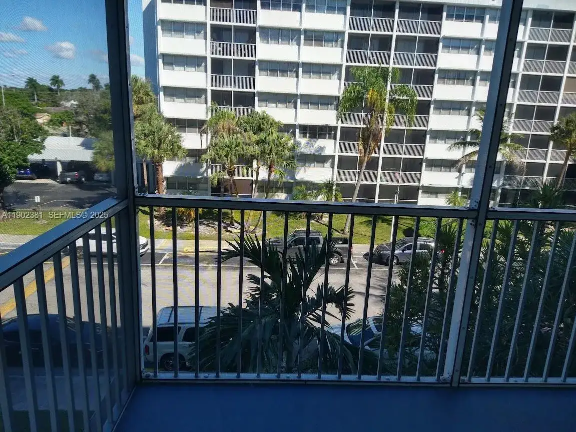 2 bedroom 2 bath Residential for sale at 700 NW 214th St # 403, Miami Gardens FL 33169
