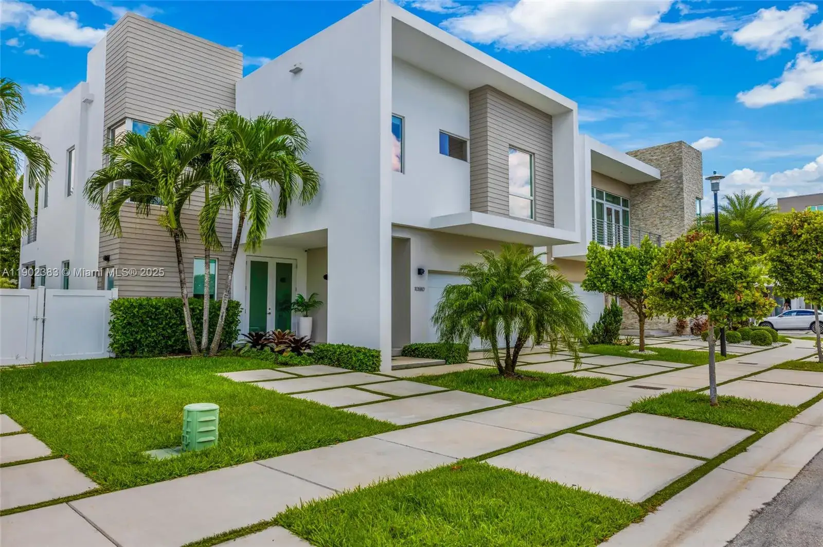 5 bedroom 3 bath Residential for sale at 10580 NW 67th Ter, Doral FL 33178