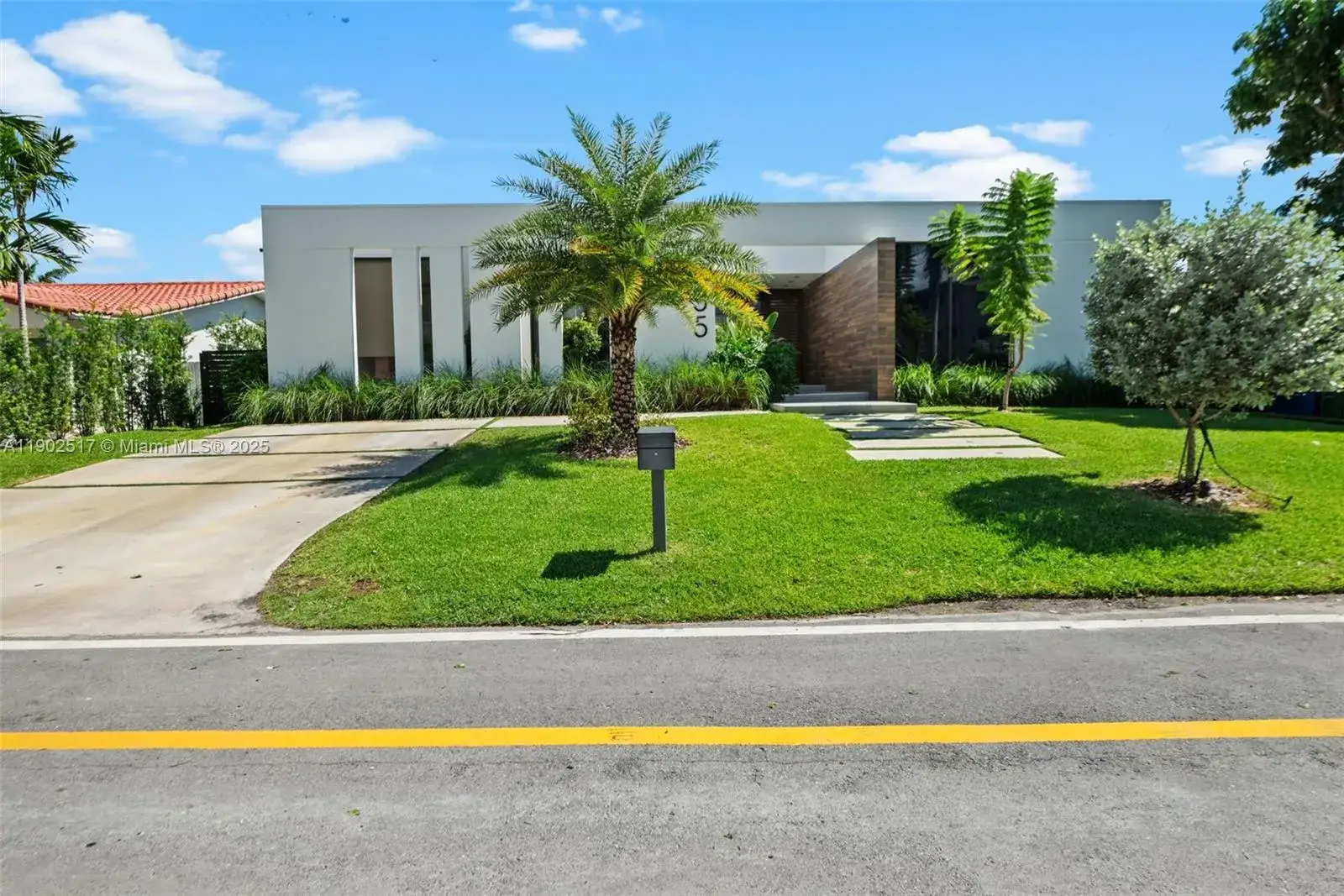 4 bedroom 5 bath Residential Lease for rent at 655 Layne Blvd # 0, Hallandale Beach FL 33009