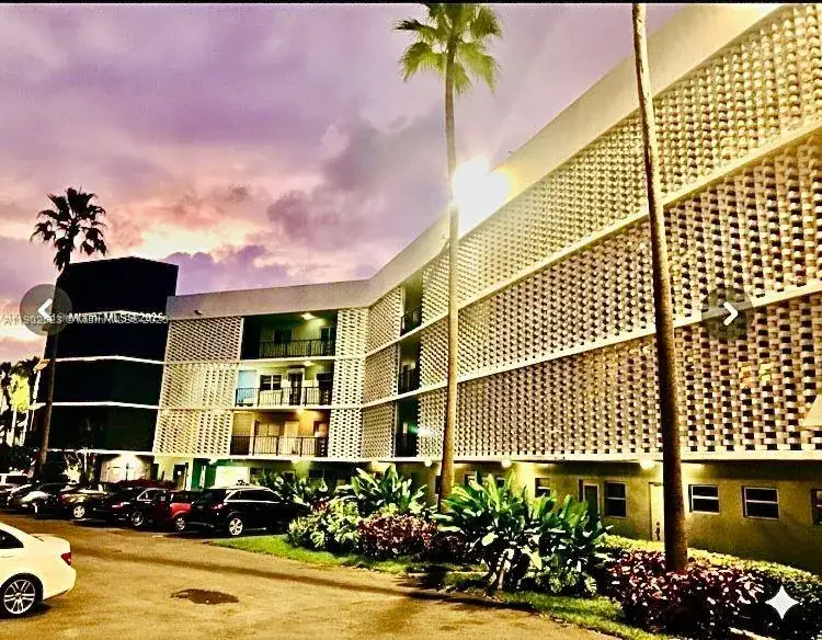 4 bedroom 2 bath Residential Lease for rent at 877 NE 195th St # 122, Miami FL 33179