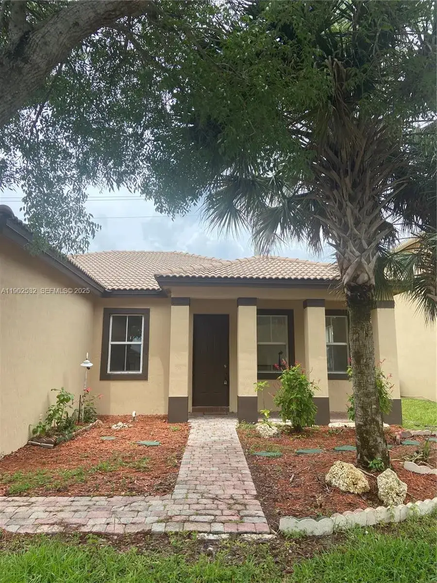 4 bedroom 3 bath Residential Lease for rent at 1522 SE 16th Ave # 1522, Homestead FL 33035