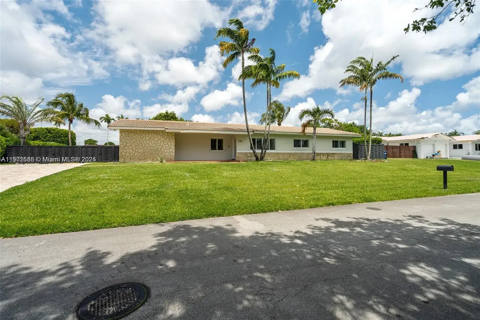 3 bedroom 2 bath Residential Lease for rent at 10841 SW 127th St # 127, Miami FL 33176