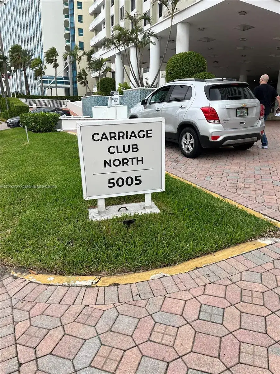 1 bedroom 1 bath Residential Lease for rent at 5005 Collins Ave # 923, Miami Beach FL 33140