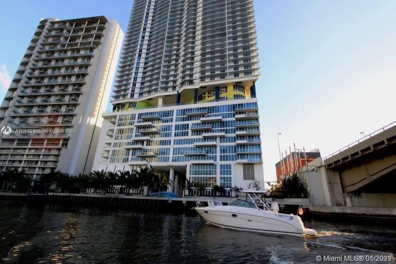 1 bath Residential Lease for rent at 185 SW 7th St # 1906, Miami FL 33130