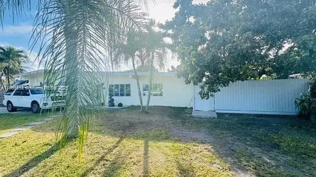 3 bedroom 2 bath Residential for sale at 26980 SW 143rd Pl, Homestead FL 33032