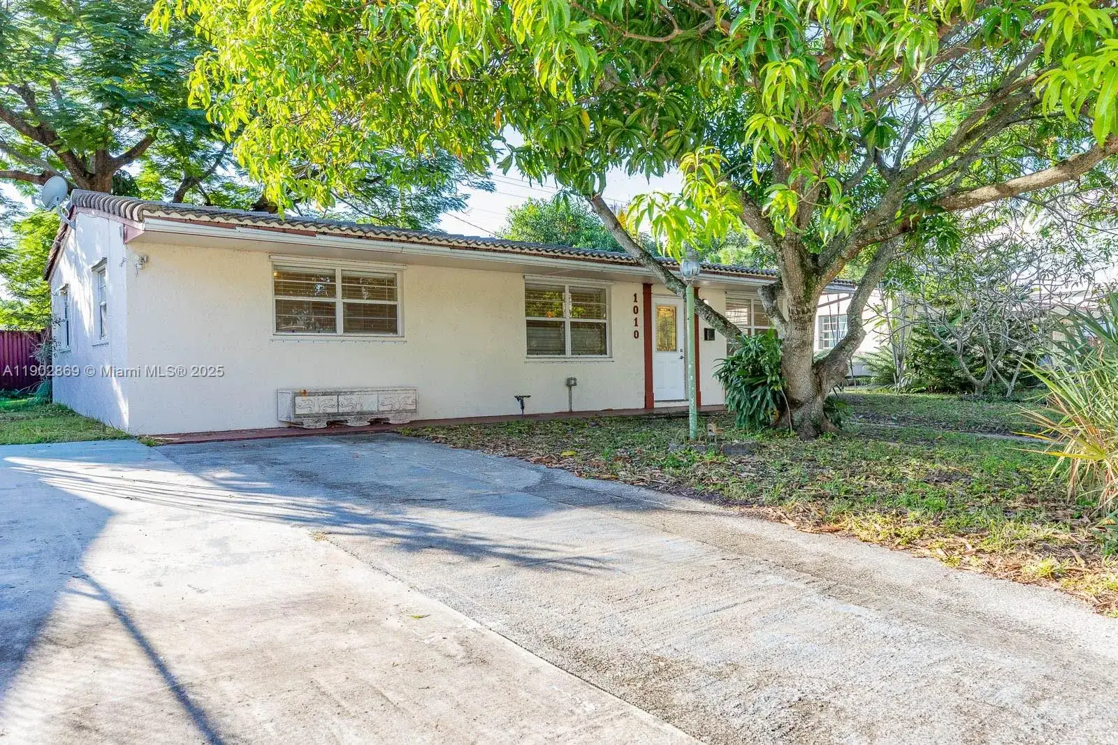 3 bedroom 2 bath Residential Lease for rent at 1010 N 69th Way, Hollywood FL 33024