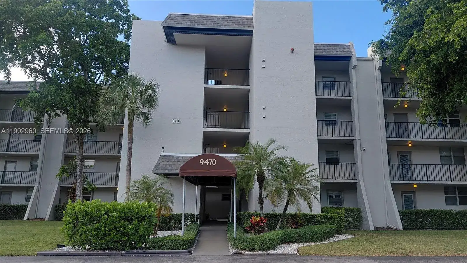 1 bedroom 1 bath Residential for sale at 9470 Poinciana Pl # 202, Davie FL 33324