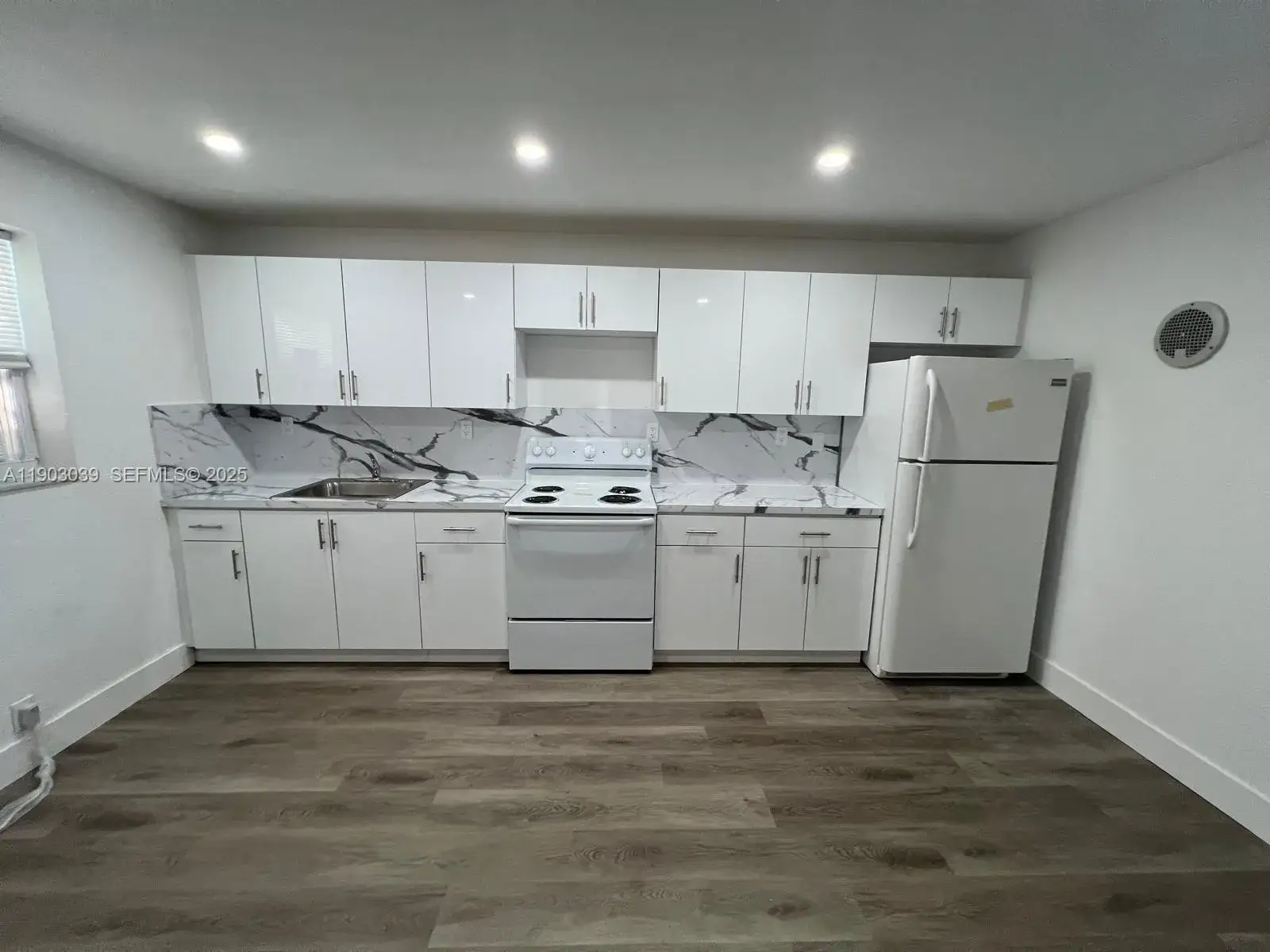 1 bedroom 1 bath Residential Lease for rent at 1236 NW 4th Ave # 2, Fort Lauderdale FL 33311