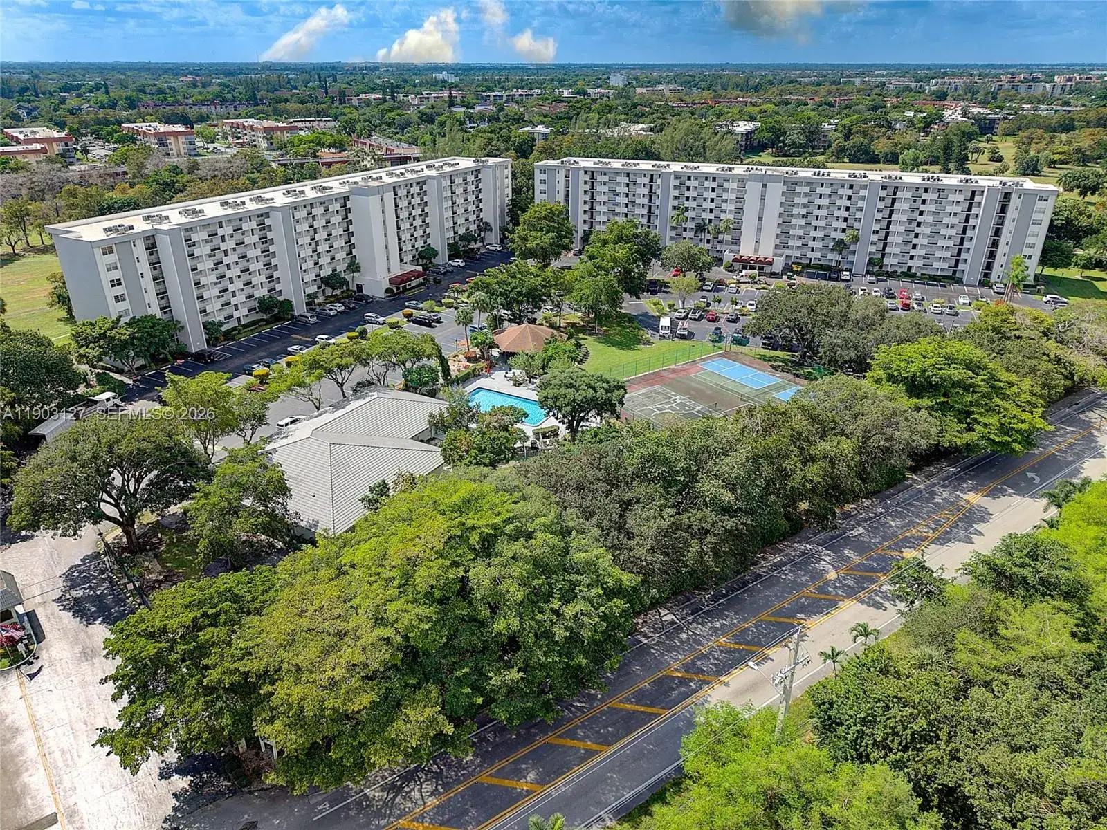 2 bedroom 2 bath Residential for sale at 5900 NW 44th St # 202, Lauderhill FL 33319