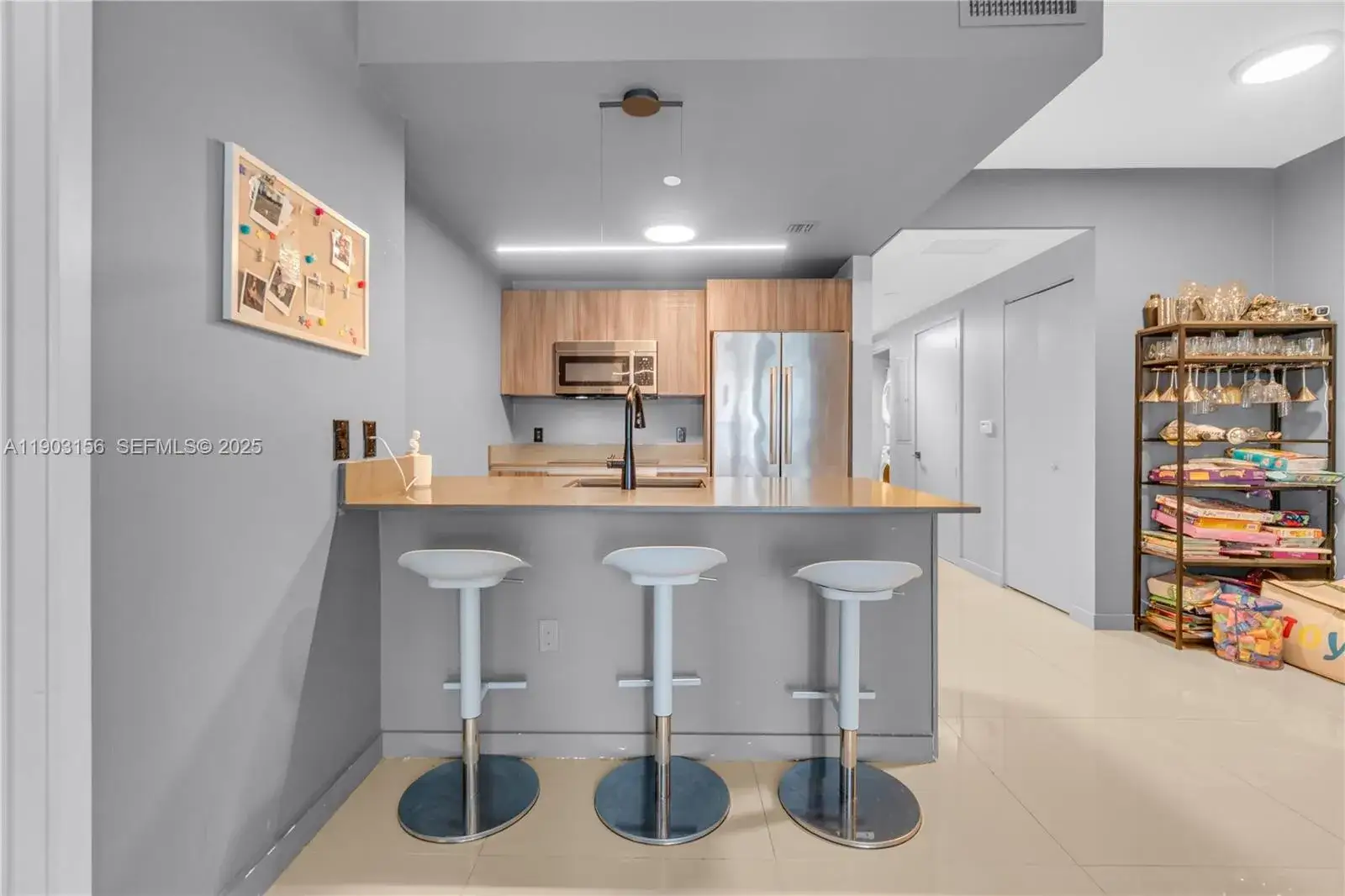 1 bedroom 1 bath Residential Lease for rent at 488 NE 18th St # 2104, Miami FL 33132