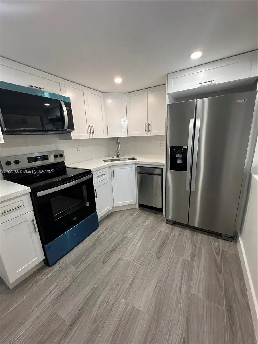 2 bedroom 2 bath Residential for sale at 7705 SW 86th St # 315, Miami FL 33143