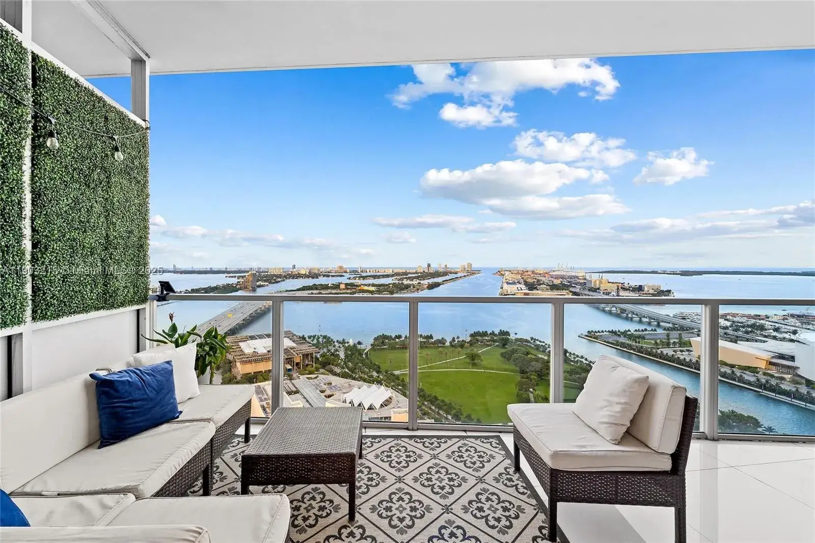 2 bedroom 2 bath Residential for sale at 1100 Biscayne Blvd # 3303, Miami FL 33132
