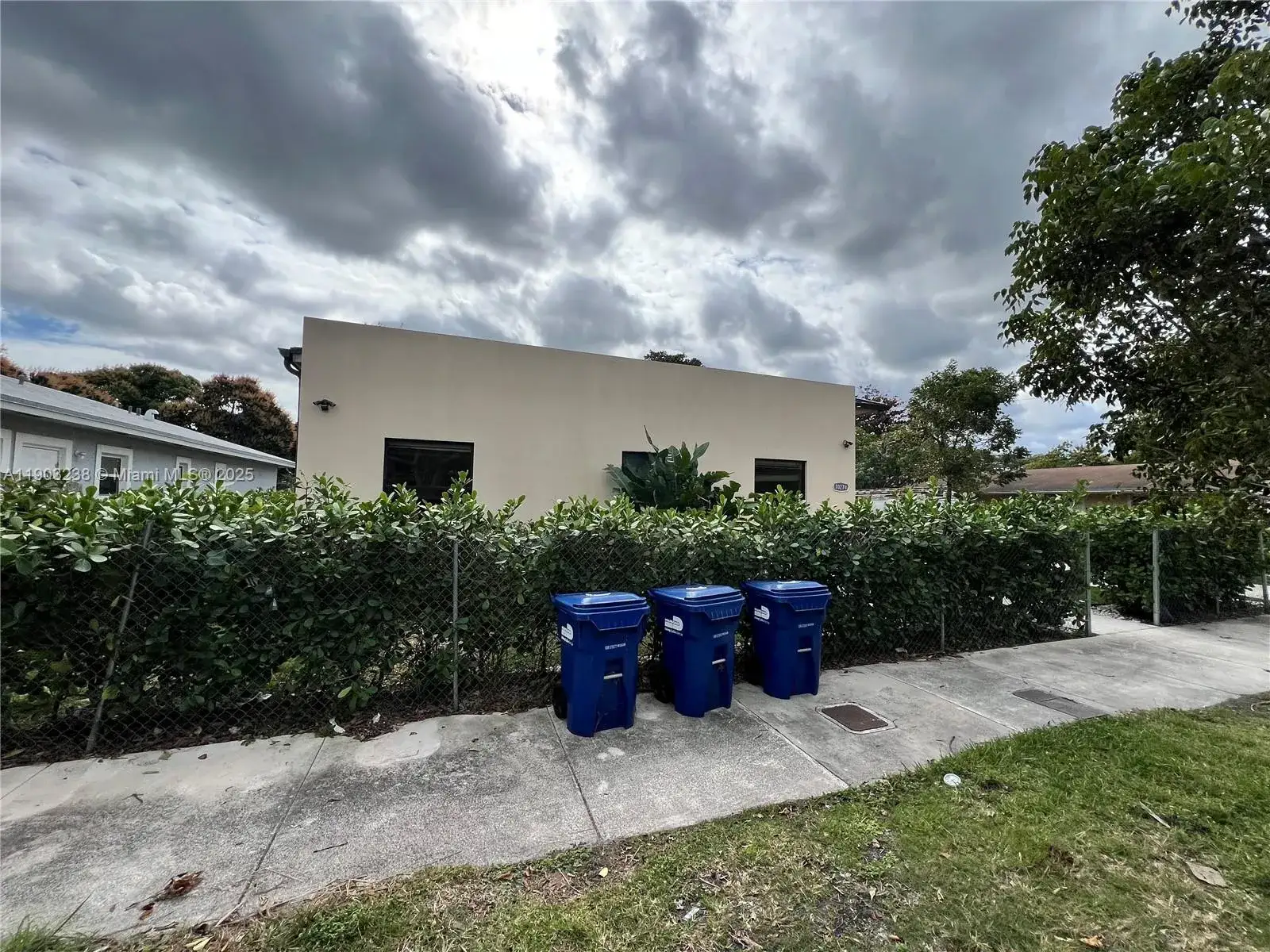 5 bedroom 3 bath Residential Lease for rent at 10274 SW 180th St # 1, Miami FL 33157