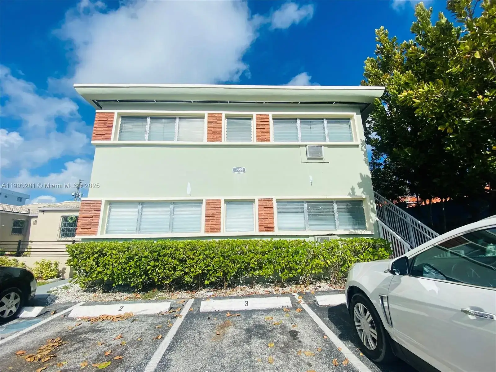 1 bedroom 1 bath Residential Lease for rent at 1955 Normandy Dr # 2, Miami Beach FL 33141