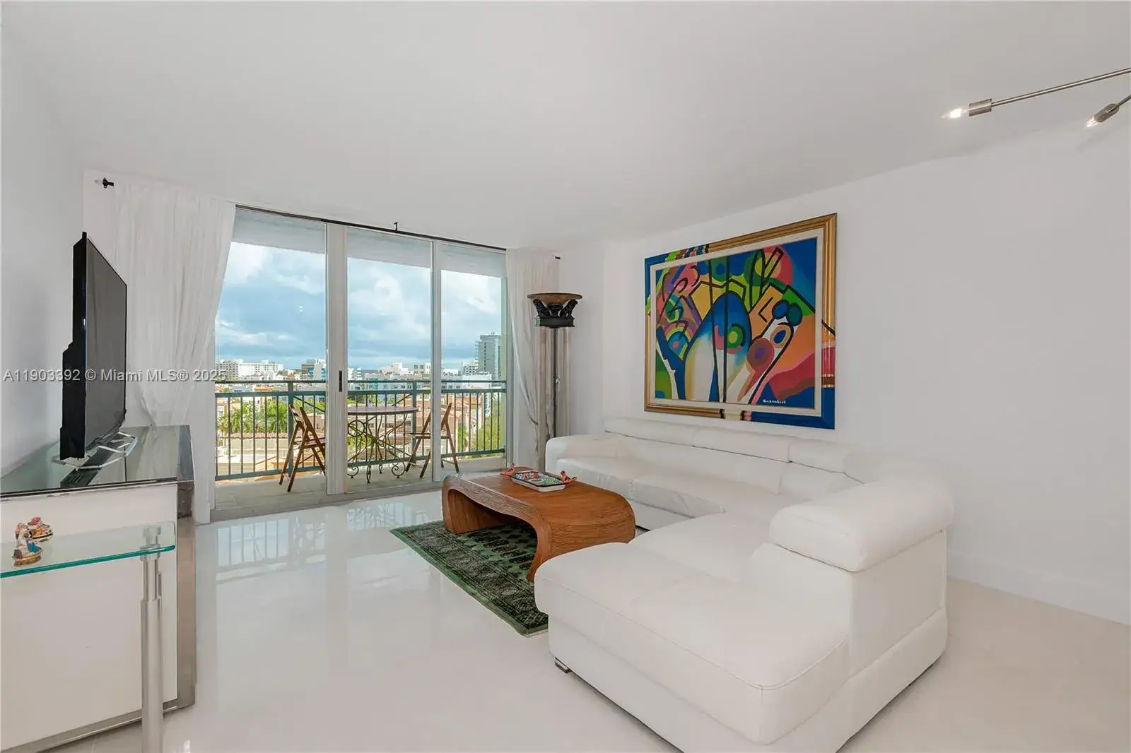 1 bedroom 1 bath Residential for sale at 90 ALTON RD # 1007, Miami Beach FL 33139