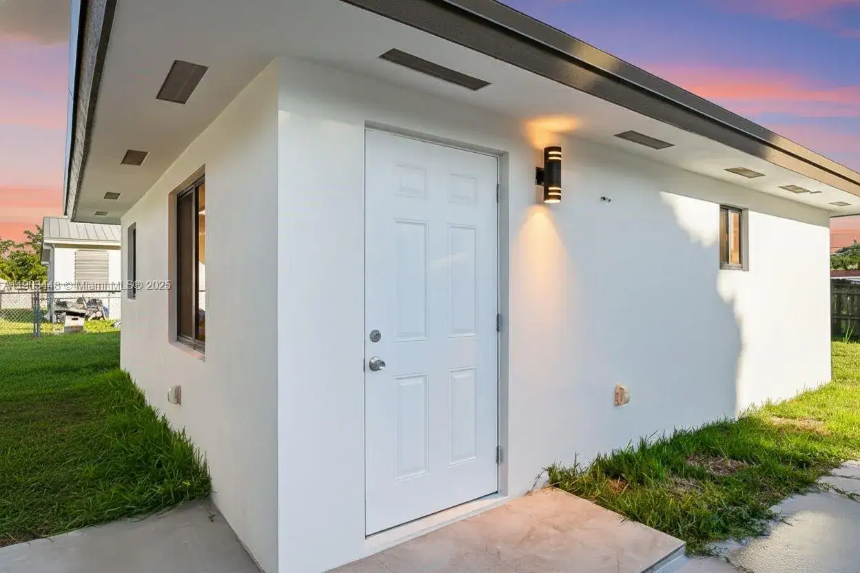 1 bedroom 1 bath Residential Lease for rent at 10362 SW 180th St # 3, Miami FL 33157