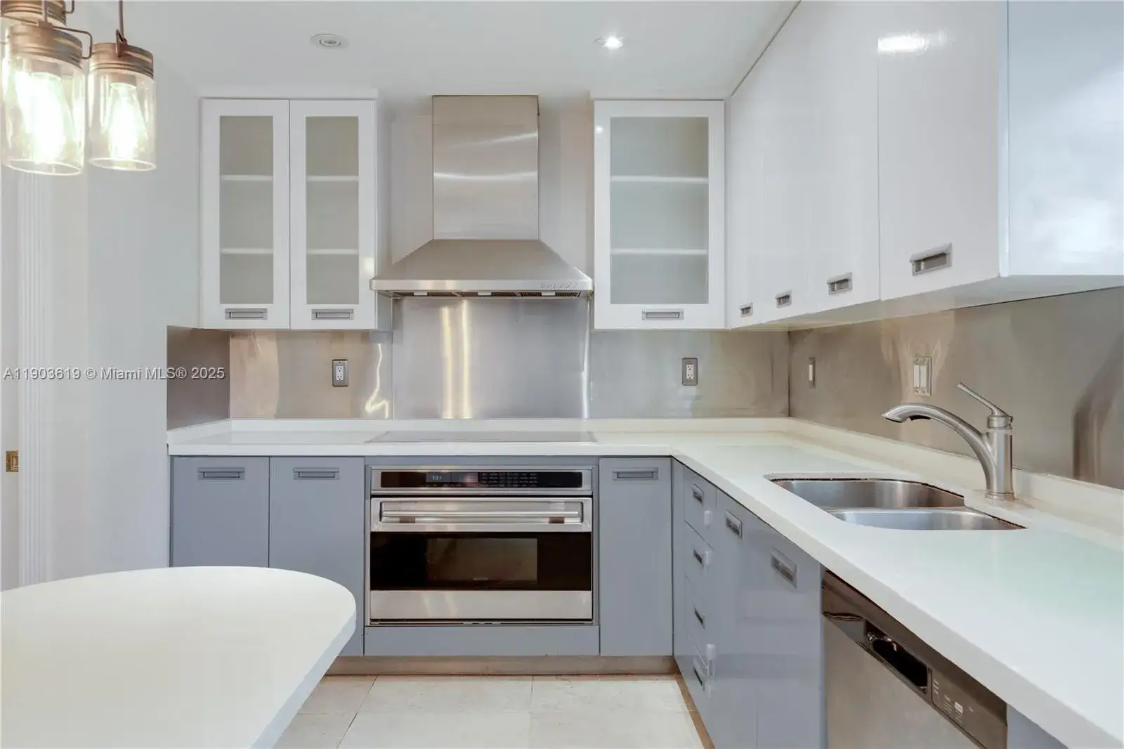 5 bedroom 5 bath Residential for sale at 525 Ridgewood Rd, Key Biscayne FL 33149