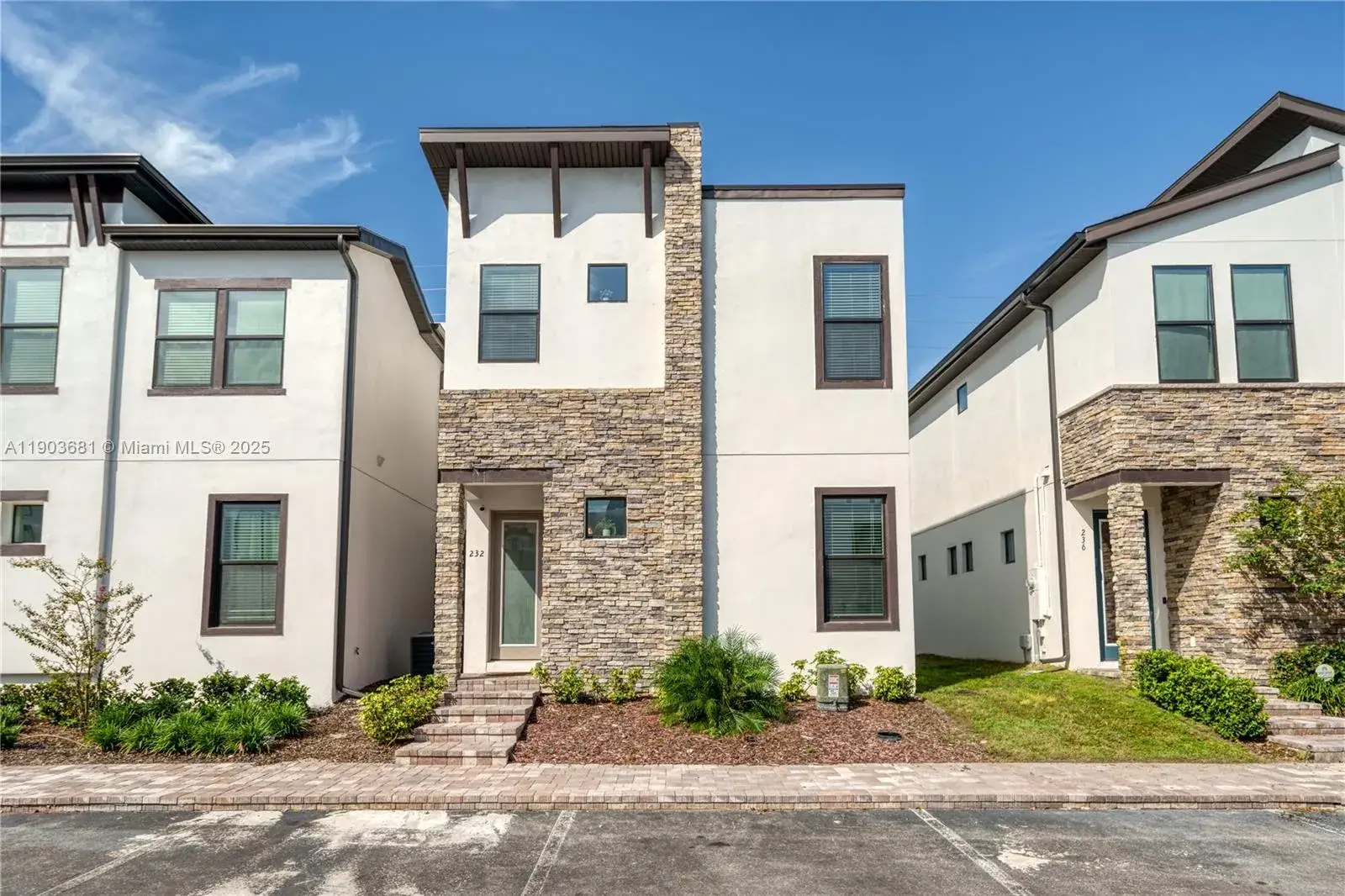 4 bedroom 3 bath Residential for sale at 232 Villa Domani, Davenport FL 33896