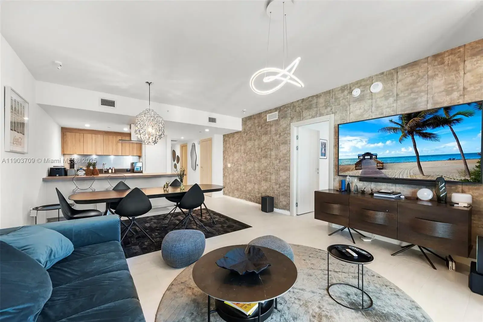 1 bedroom 2 bath Residential for sale at 1000 Brickell Plz # 4705, Miami FL 33131
