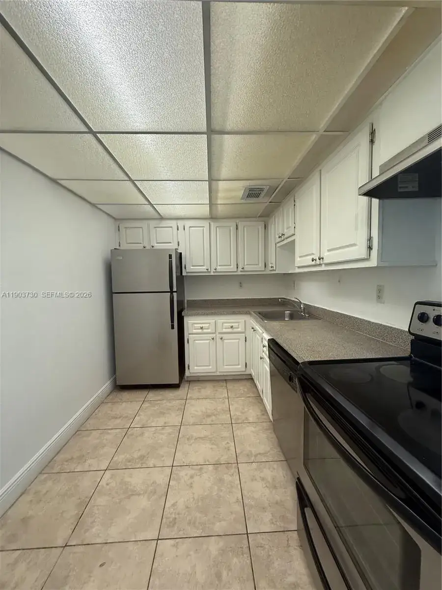 1 bedroom 1 bath Residential Lease for rent at 1805 Sans Souci Blvd # 506, North Miami FL 33181