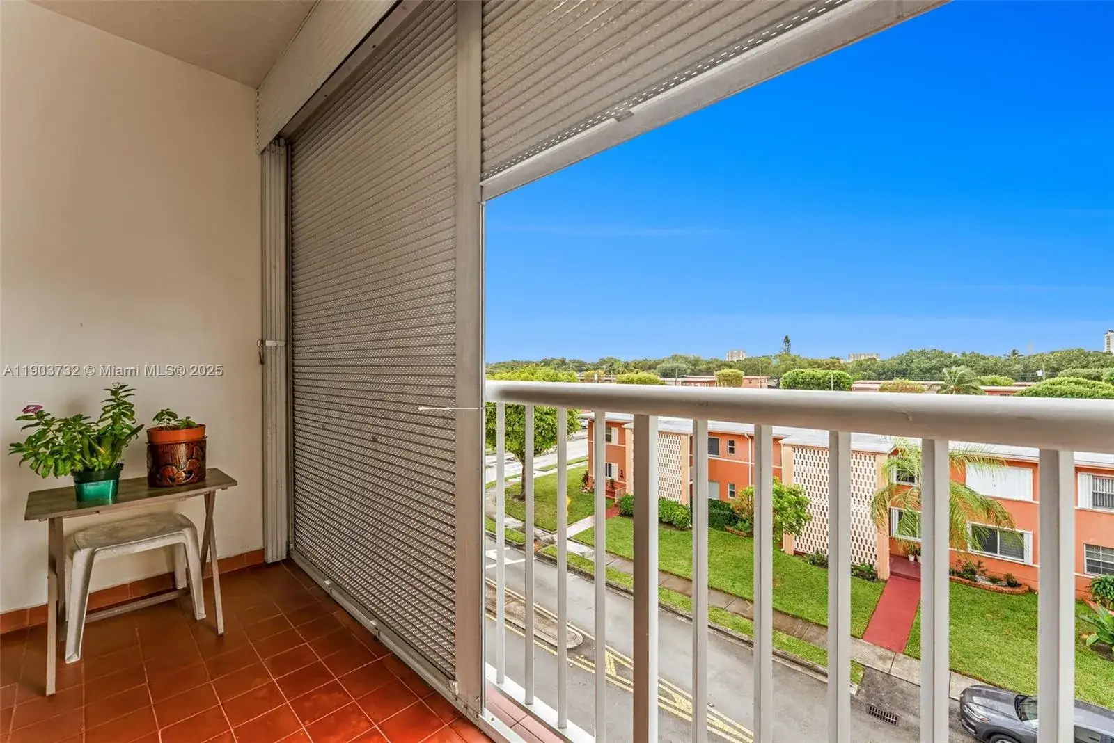 2 bedroom 1 bath Residential for sale at 3661 SW 9th Ter # 402, Miami FL 33135
