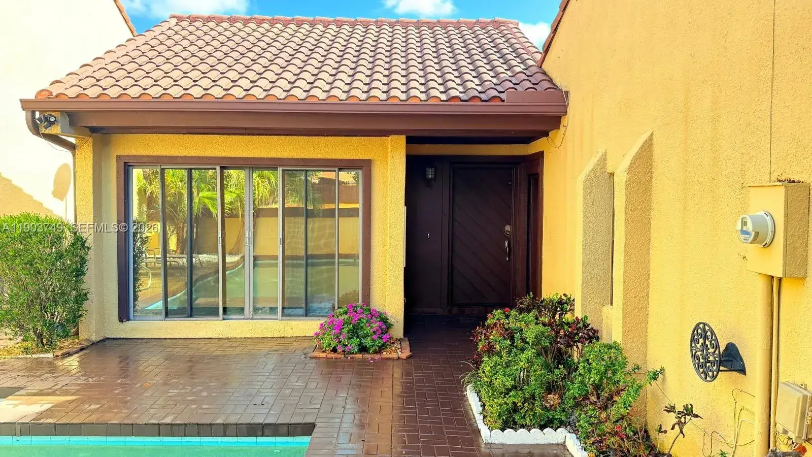 2 bedroom 2 bath Residential for sale at 20331 NE 10th Ct, Miami FL 33179