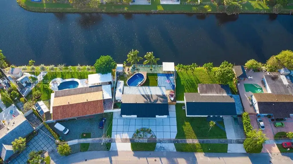 3 bedroom 2 bath Residential for sale at 1960 SW 128th Ct, Miami FL 33175
