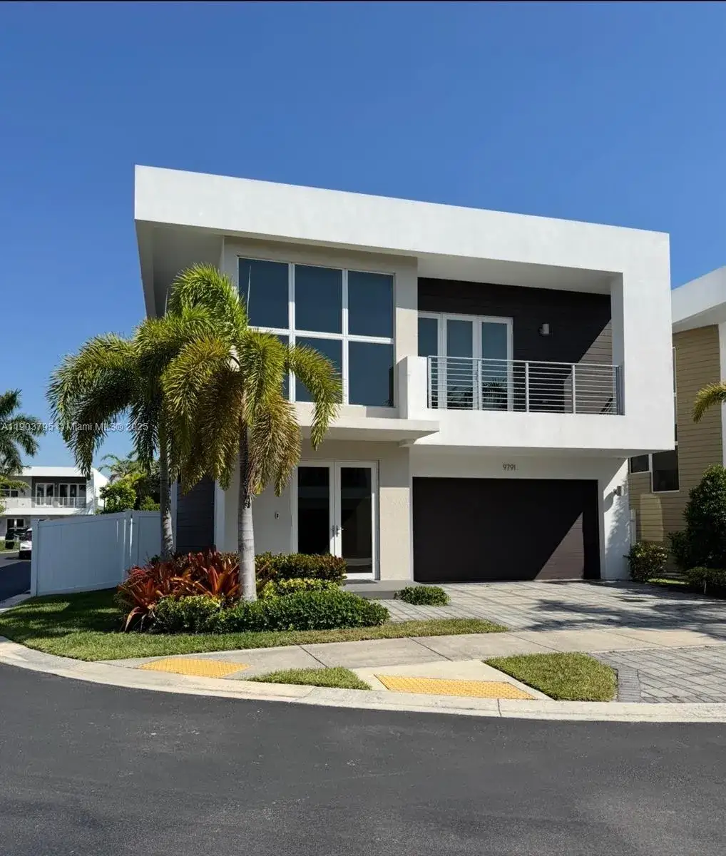 4 bedroom 4 bath Residential for sale at 9791 NW 75th St, Doral FL 33178