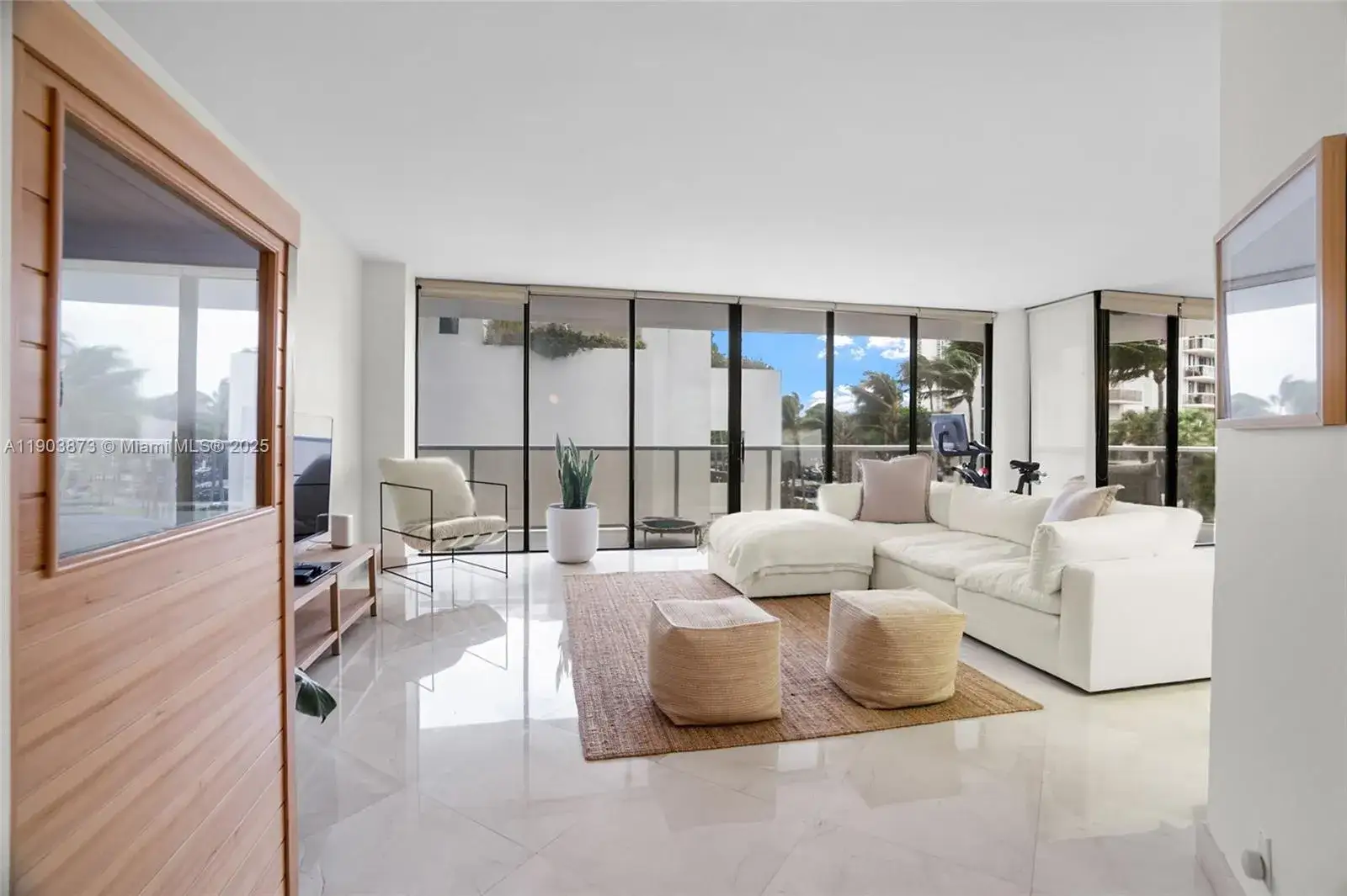 2 bedroom 2 bath Residential for sale at 20281 E Country Club Dr # M1, Aventura FL 33180