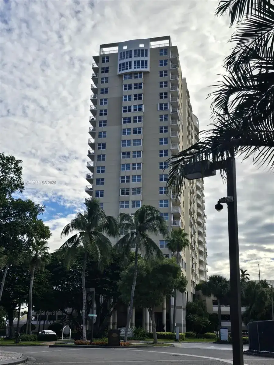 1 bedroom 1 bath Residential for sale at 770 Claughton Island Dr # 2108, Miami FL 33131