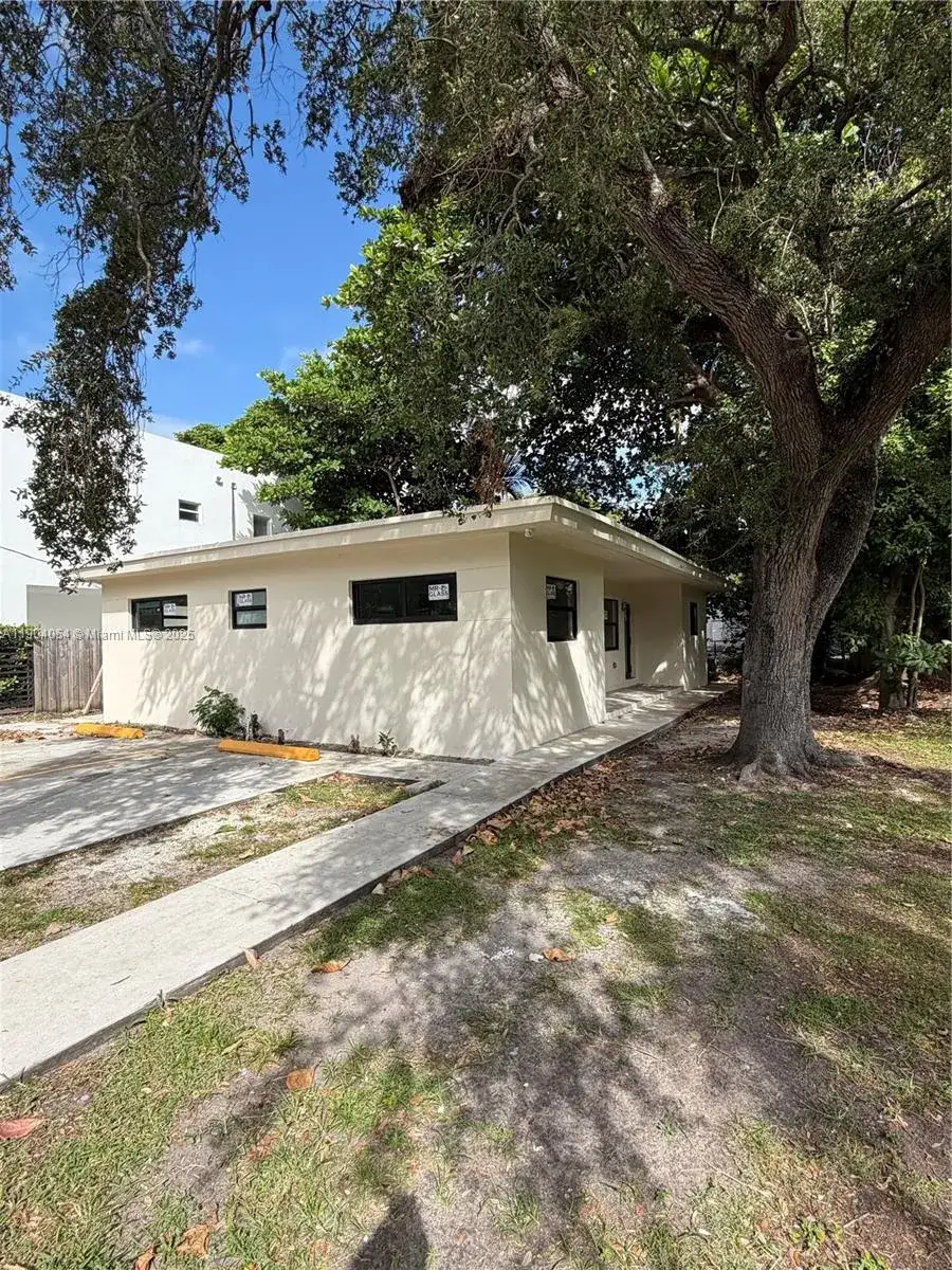 2 bedroom 1 bath Residential Lease for rent at 3801 Thomas Ave # 3801, Miami FL 33133