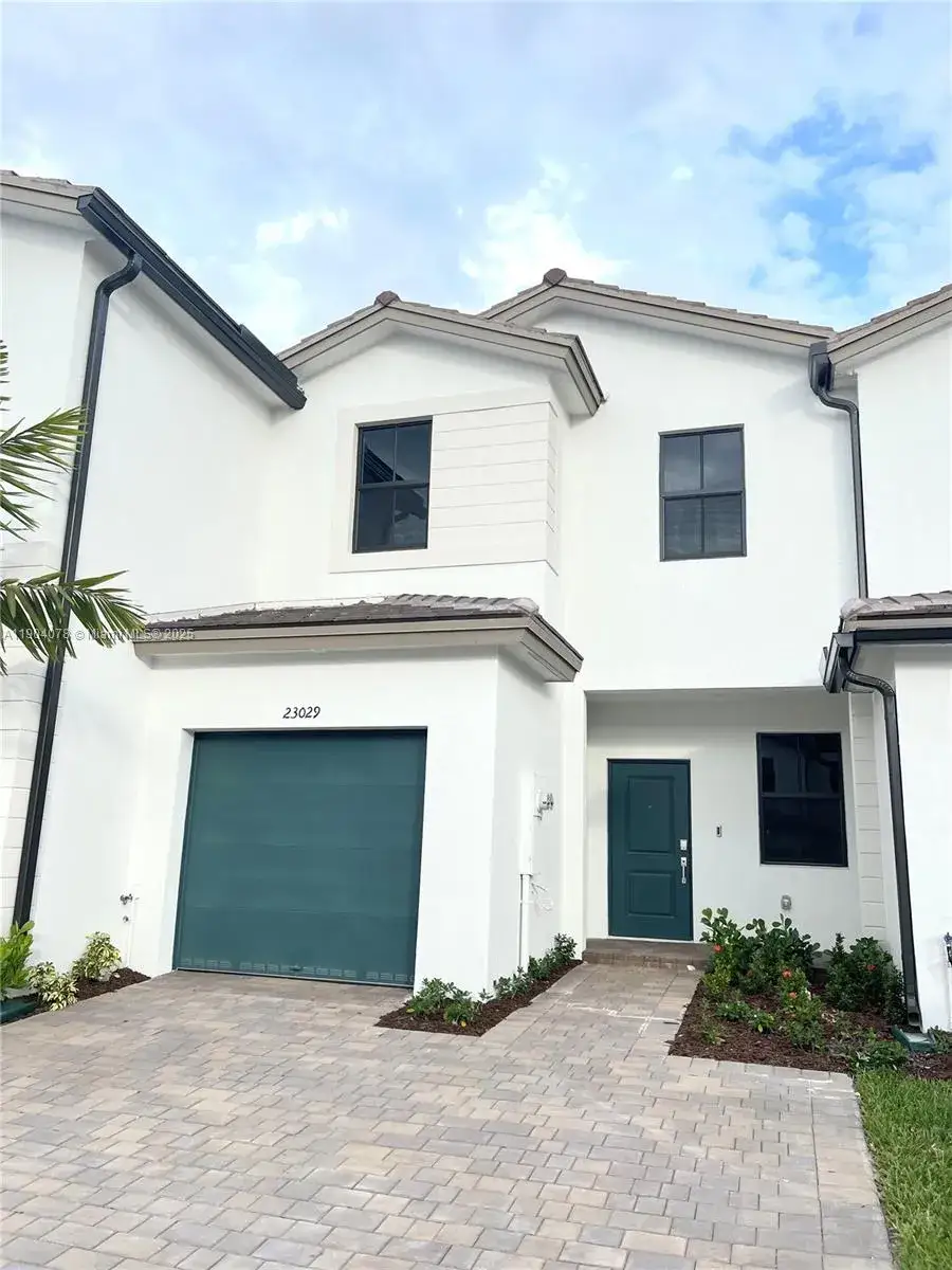 3 bedroom 2 bath Residential for sale at 23029 SW 128th Pl, Miami FL 33170