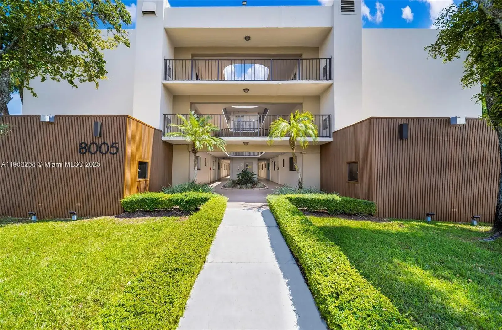2 bedroom 2 bath Residential for sale at 8005 SW 107th Ave # 122, Miami FL 33173