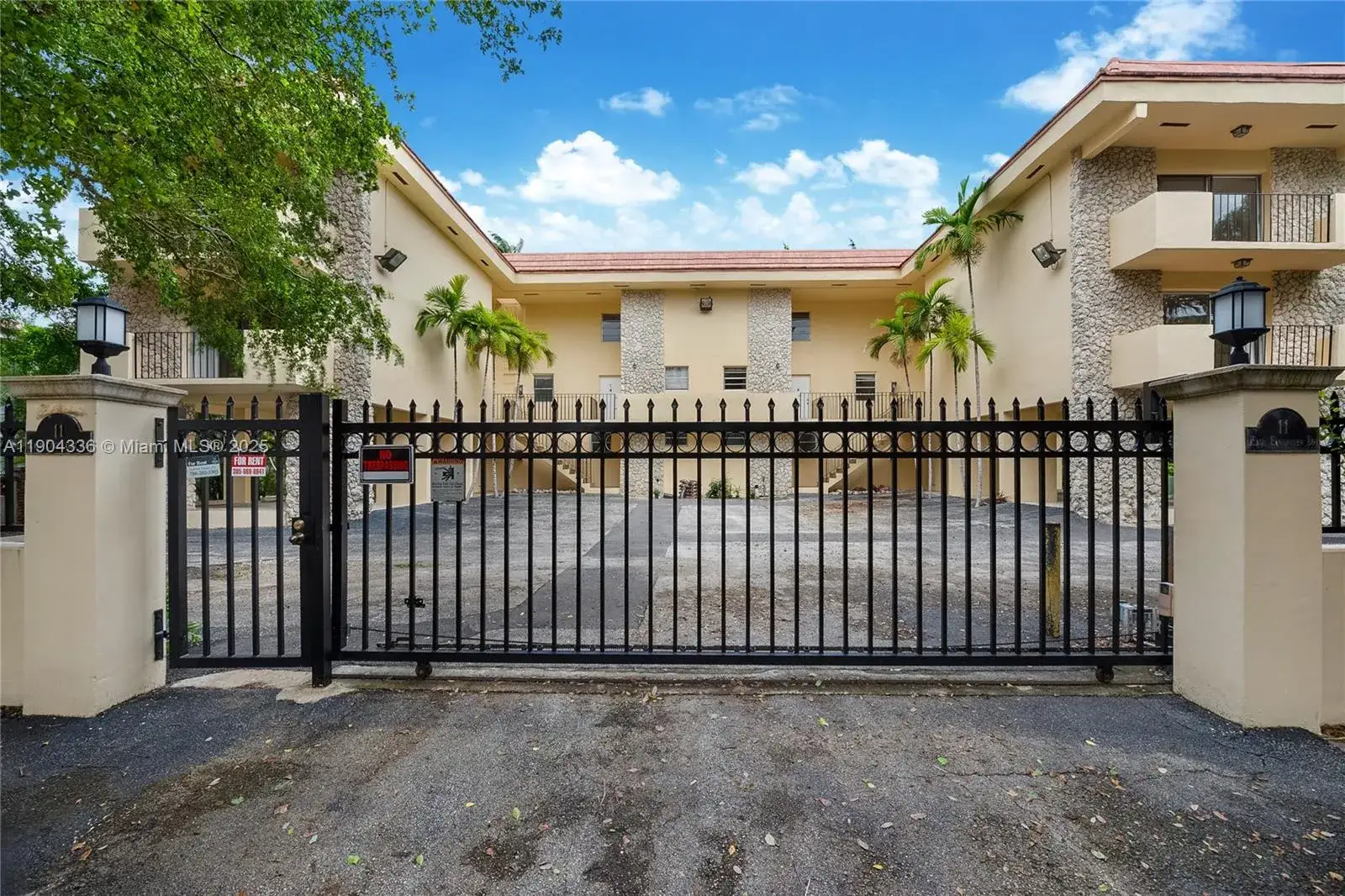 2 bedroom 1 bath Residential Lease for rent at 11 Edgewater Dr # 8, Coral Gables FL 33133