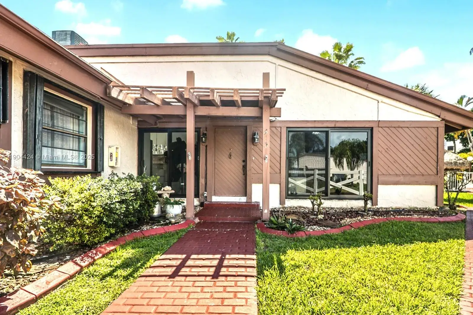 3 bedroom 2 bath Residential for sale at 513 Leslie Dr # 513, Hallandale Beach FL 33009