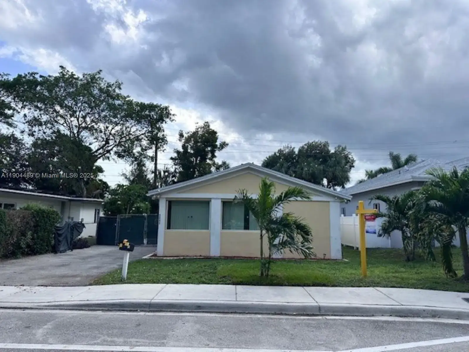 3 bedroom 1 bath Residential Lease for rent at 2898 NW 6th Ct, Fort Lauderdale FL 33311