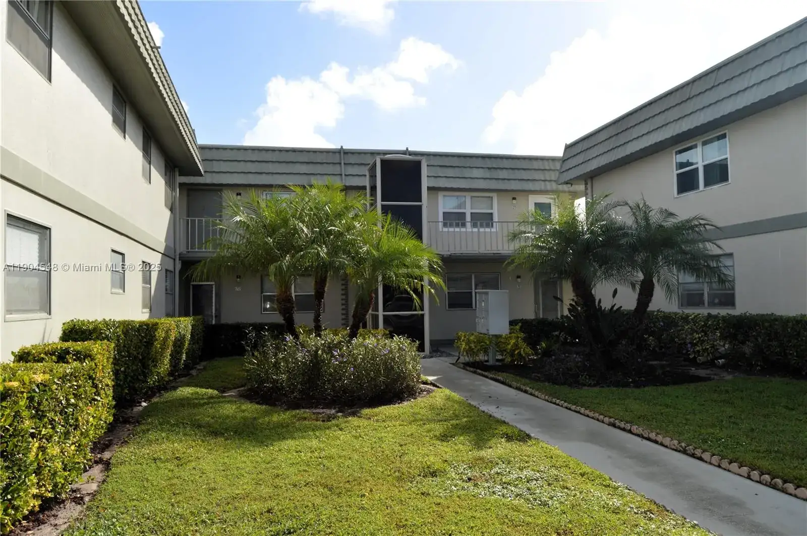 1 bedroom 1 bath Residential for sale at 251 Monaco F # F, Delray Beach FL 33446